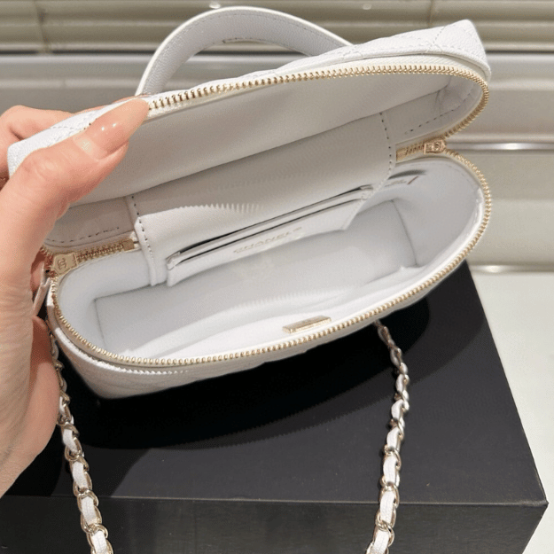 Chanel Vanity With Chain White 7.9 Inches