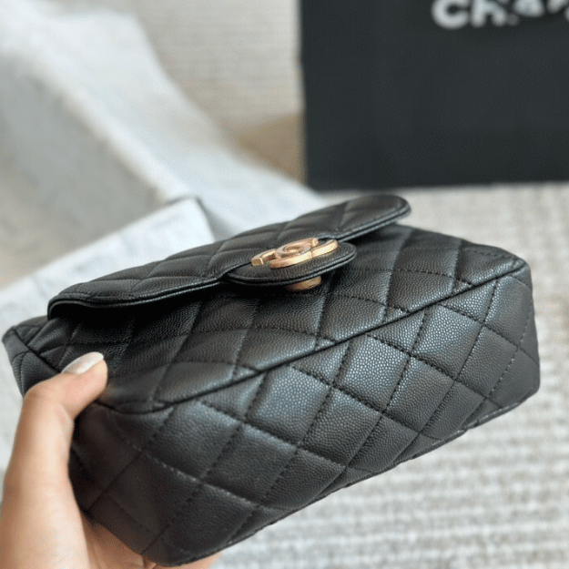 Chanel 22 Hobo/Shoulder Bag With Flap Pocket Black 7.5 Inches