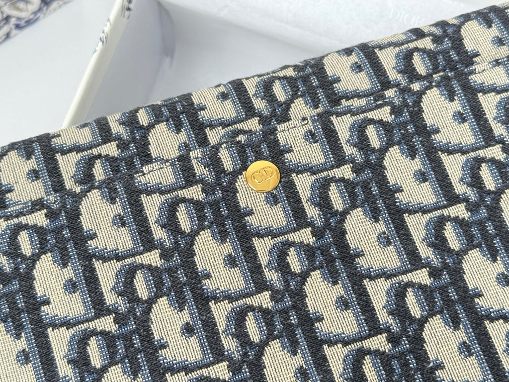 Dior 25S 30 Montaigne Avenue Pouch with Flap 30 in Blue Oblique Jacquard